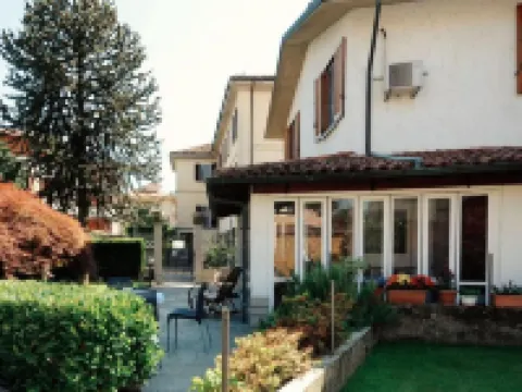 ヴィラ マリサ ベッド ブレックファスト アンド ブックス パヴィーアのホテル