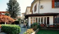Villa Marisa Hotels near Crypt of St. Eusebius