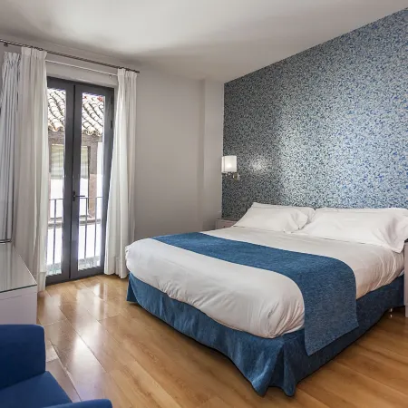 Hotel Aacr Museo Отели рядом с достопримечательностью «Небоскреб Torre Sevilla»