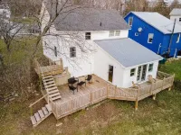 Cute, Renovated Historic Home on River, Walk to Downtown
