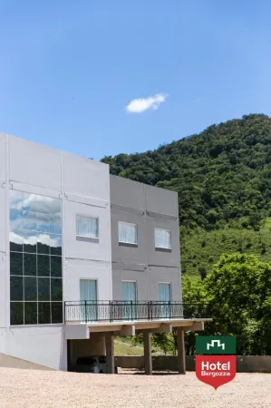 Hotel Bergozza Отели в г. Риу-ду-Сул