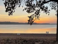 Peace of Pepin 3BR house with 2nd Story Hot Tub and Across from Public Beach Hotels in Pepin