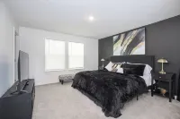 Modern 3Bdrm Home | Family-Friendly, Close to Zoo Hotels near Don Drumm Studios & Gallery