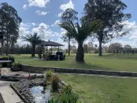 Bella Farmhouse.Private. 10 Acres. Outdoor Spa. BBQ. 5 Min Drive to Wineries Hotels in Nulkaba