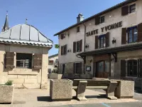 Logis Hôtel Tante Yvonne & Son Restaurant Semi-Gastronomique - Lyon Nord Hotels in Chazay-d'Azergues