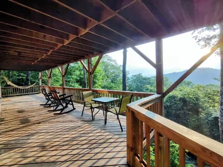 Breathtaking home with Astonishing Mountain Panoramic Views!