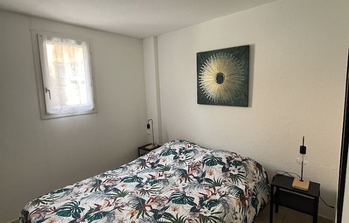Comfortable villa, garden, parking in quiet residence 800m from the beach