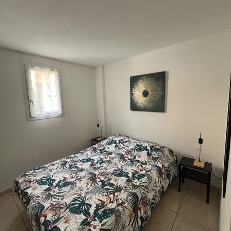 Comfortable villa, garden, parking in quiet residence 800m from the beach