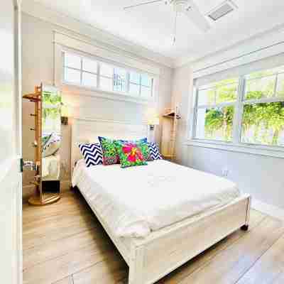 Islamorada Florida Bay Villa  Plunge Pool, Boat Dock, Amazing Sunset Views Rooms