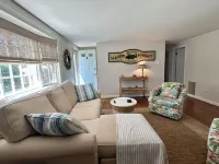 Cozy 2 Bedroom, 4 Bed Getaway Near Beach, Fenced Yard, Quiet Rd