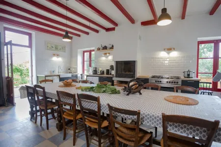 Family home in a wooded park with swimming pool near Futuroscope