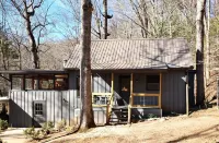 Creekside Peaceful Cabin