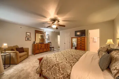 Gorgeous River Access and Pool Amenities - Charming Retreat