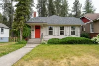 Private Suite and Spacious Living Near Gardens - Charming Retreat