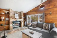 Private Dock and Breathtaking Lake Views - Stunning Tranquil Retreat Hotel a Adair Township