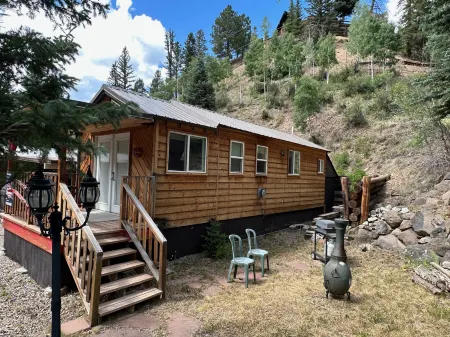 Charming Kitchen and Cozy Porch - Delightful Mountain Retreat Отели в г. Ред Ривер