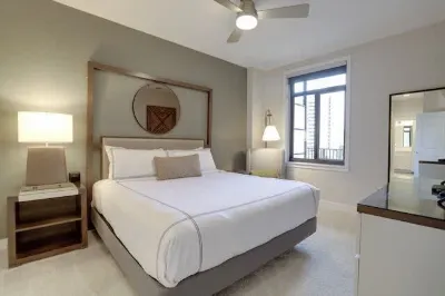 Breathtaking Views and Modern Amenities - Stunning Oasis Hotels in Clarendon