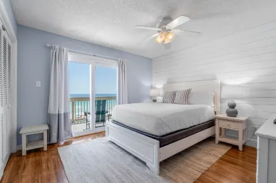 Gulf-Front Heated Pool and Beach Access - Charming Coastal Haven Hotels in Sunnyside