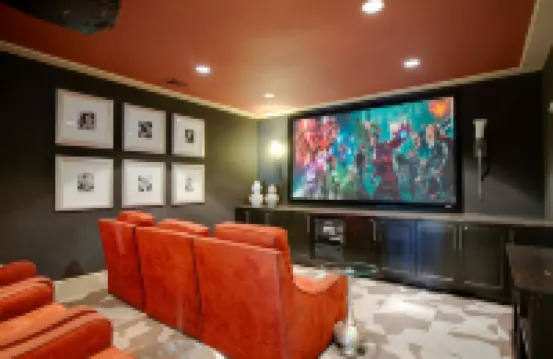 Infinity-Edge Pool, Lavish Gardens and Cyber Cafe - Beautiful Oasis