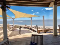 Golf Course Views and Spacious Living - Charming Villa Retreat