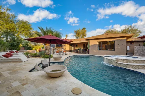 Heated Pool, Outdoor Kitchen and Putting Green - Stylish Oasis
