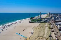 Trendy & Chic 6 BR home steps to the Boardwalk/Beach extensively stocked for Fun