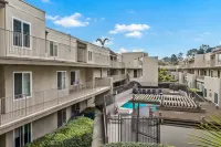 Sparkling Pool and Spa - Charming Coastal Retreat Hotels in Del Mar