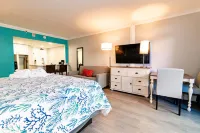 Tropical Suite with Lazy River and Resort Amenities - Charming Oasis