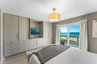 Beachfront Access and Heated Pool - Elegant Coastal Retreat Hotels in Sunnyside