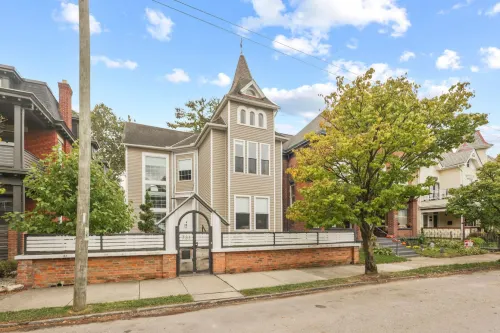 Soaring Lofts and Opulent Suites Await - Exquisite Luxury Escape