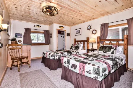 Serene Retreat- Lakefront, Fireplace, Deck, Snowmobiling