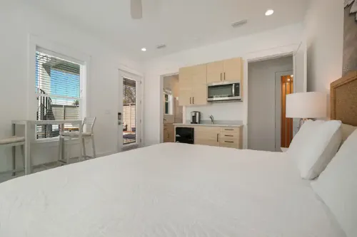 Ground Floor Access and Close to Pool - Stylish Retreat Hotel di Inlet Beach