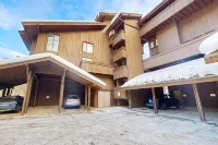 Serene ski-in/out condo with Shared Hot Tub - Access to Lifts Hotels in Copper Mountain