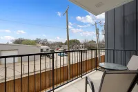 Luxury Living with Fitness Center and Pool - Stylish Modern Escape