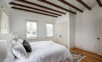 4BR Charleston Single! One Block to King St! - ราคาพิเศษ & ดีลสุดคุ้ม ...