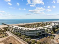 Oceanfront 1st Floor Condo!! Community Pool & Fishing Pier! In the Heart of IOP! Hotels in Isle of Palms