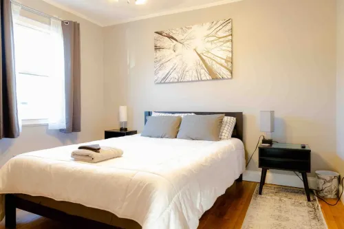 Close to Melton Lake and Vibrant Dining Options - Charming Haven Hotels in Oak Ridge