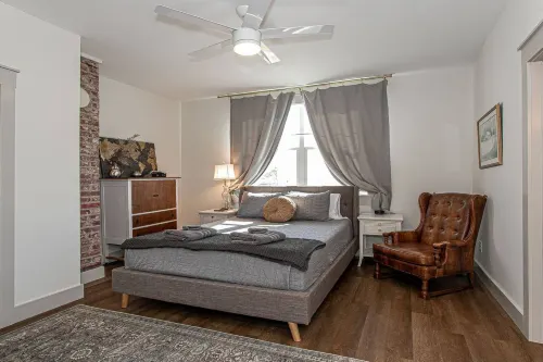 Spacious Deck and Fenced Yard - Charming Historic Haven Hotels in Knox County