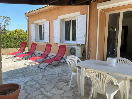 Villa Avec Terrasse et Jardin Отели в г. Сен-Митр-Ле-Рампар