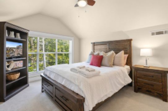 Spacious Condo with Outdoor Seating and BBQ Grill - Charming Retreat