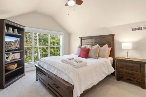 Spacious Condo with Outdoor Seating and BBQ Grill - Charming Retreat Hotel di Fayetteville