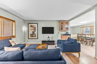 Charming Outdoor Oasis with Deck and Grill - Serene Retreat Hotels in Arvada