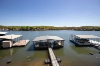 Expansive Cove and Close to Marina - Stunning Waterfront Oasis