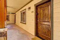 Stunning Hot Tub and Outdoor Pool - Luxurious Mountain Retreat