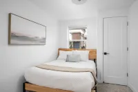 Beachfront Access and Kitchenette - Stylish Coastal Haven Hotels in Rockaway Beach