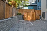 Rooftop Deck with Breathtaking Views - Stunning Modern Townhome Hotels in fremont