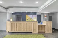 Spark by Hilton Lansing - spa