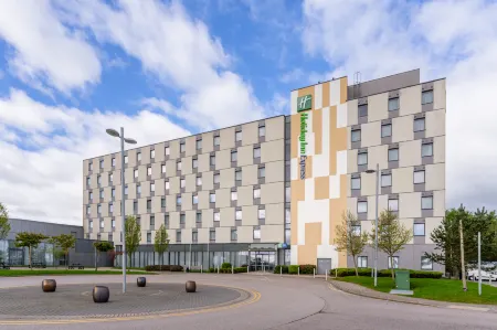 Holiday Inn Express Aberdeen Airport Отели в г. Ньюмакар