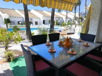Bungalow at Cala Capitán Beach, Cabo Roig Cine Cabo Roig附近的飯店