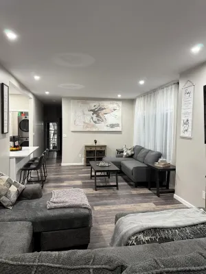 Charming 3-bedroom house with WiFi and AC in enjoyable Buffalo. โรงแรมใกล้นอร์ทบัฟฟาโล